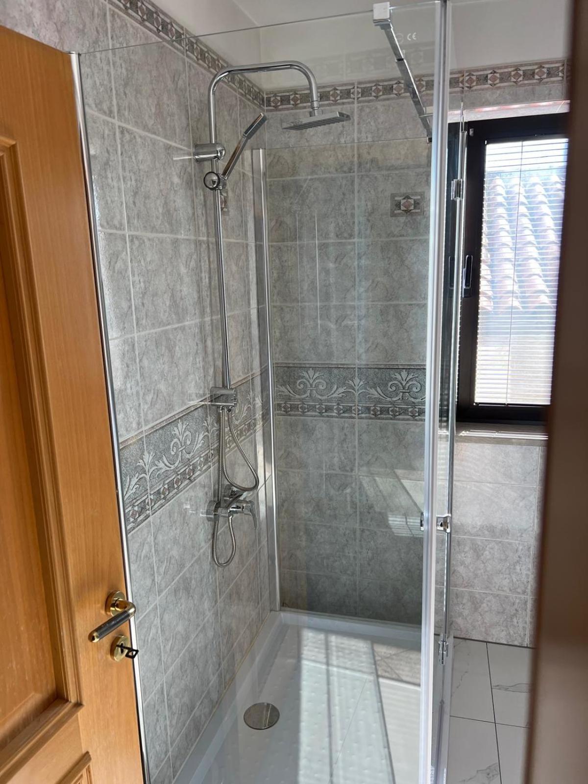 Apartma Mimi Dekani Eksteriør billede